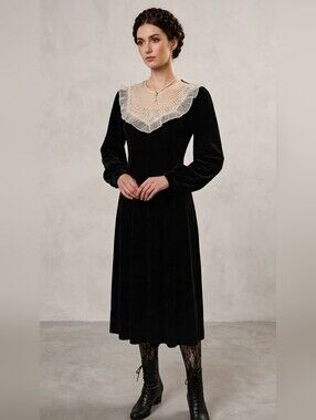 Vintage Black Velvet Victorian Gothic Dress / Sz XS to S / Black, beige